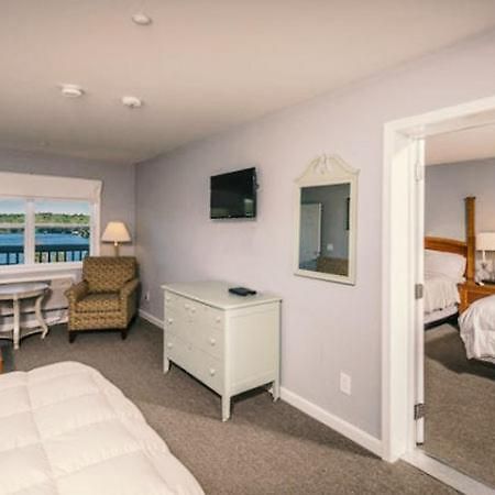 Crescent Lake Inn And Suites Wolfeboro Esterno foto