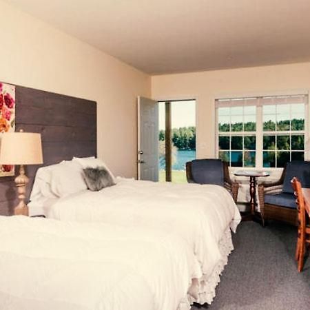 Crescent Lake Inn And Suites Wolfeboro Esterno foto