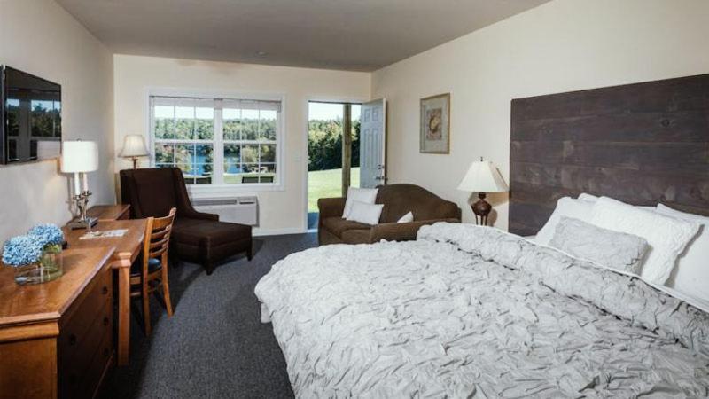 Crescent Lake Inn And Suites Wolfeboro Esterno foto
